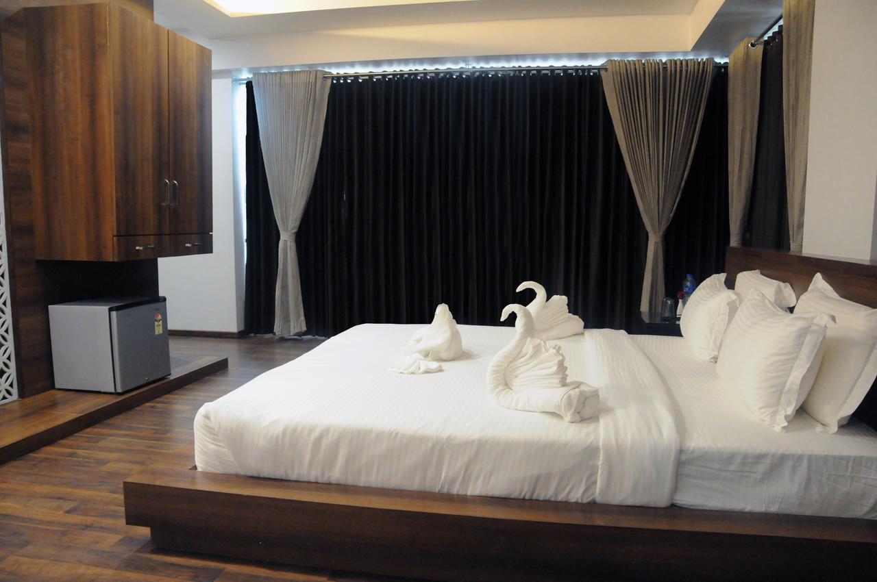 Hotel 3 Leaves Kolhapur Exterior photo