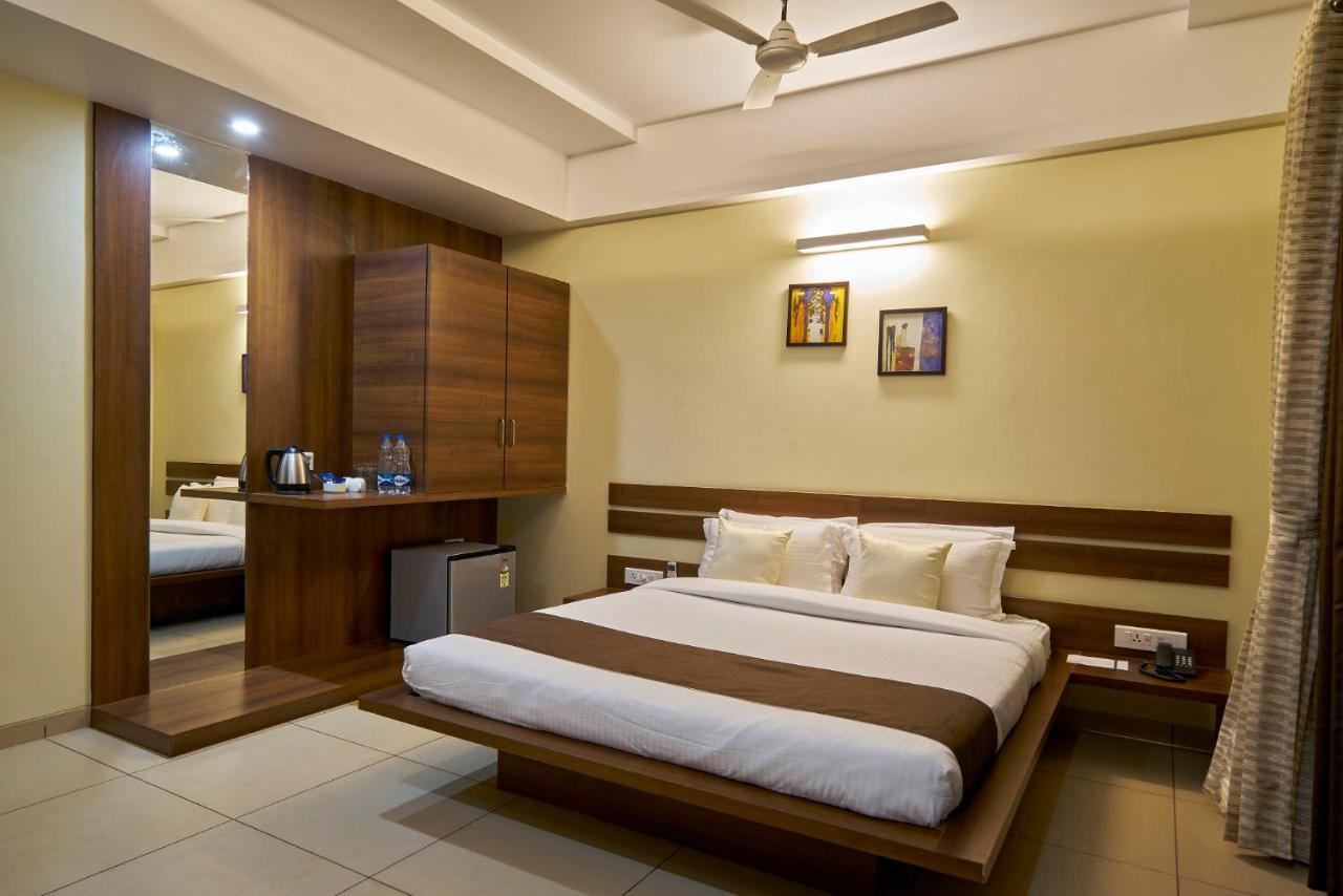 Hotel 3 Leaves Kolhapur Exterior photo