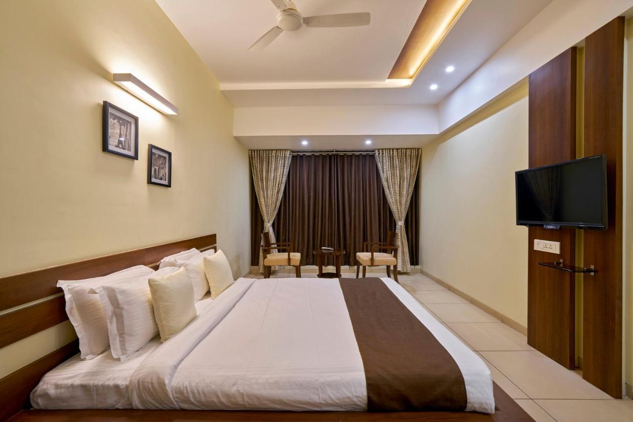 Hotel 3 Leaves Kolhapur Exterior photo